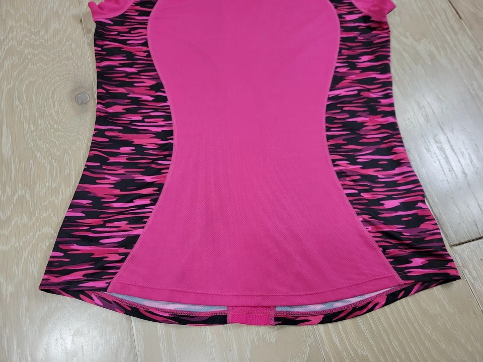 Nike Running Women's MEDIUM Vented Lightweight PINK Camo Print Gym Shirt Top - Imagem 2 de 4