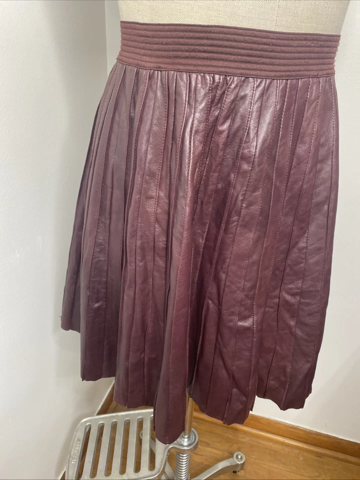 ASOS 皮革百褶中裙全滑冰高腰 Marlot 栗色女学生 — 第 3/4 张图片