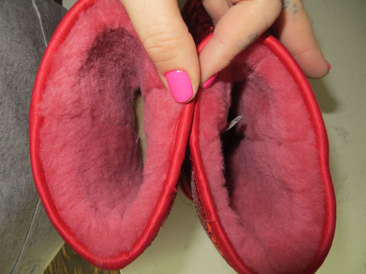 UGG CLASSIC SEQUIN SPARKLE RED LIMITED HOLIDAY EDITION WOMEN UGG CLASSIC SEQUIN SPARKLE RED LIMITED HOLIDAY EDITION WOMEN