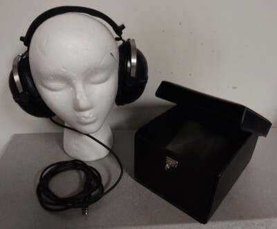 Vintage Pioneer SE-205 Stereo Wired Headphones TESTED WORKING w Broken Case