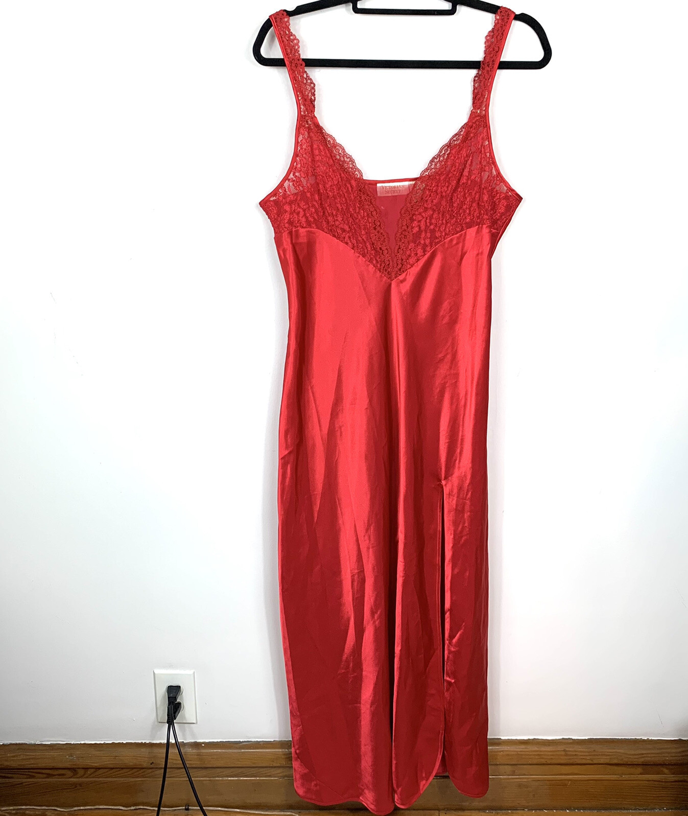 Vintage Victoria’s Secret Women’s Large Red Lingerie Nightgown Chemise Satin