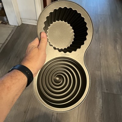 WILTON Cake Pan Giant Large Cupcake Shaped NON STICK Baking Pan