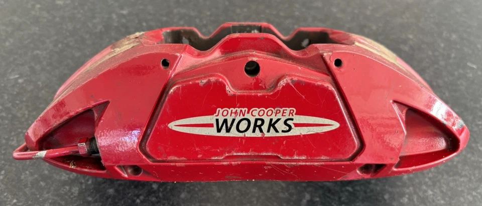 F56 Mini Cooper S JCW Red Front N/S Side Brake Calipers x 2 - Need Attention - Изображение 2 из 4