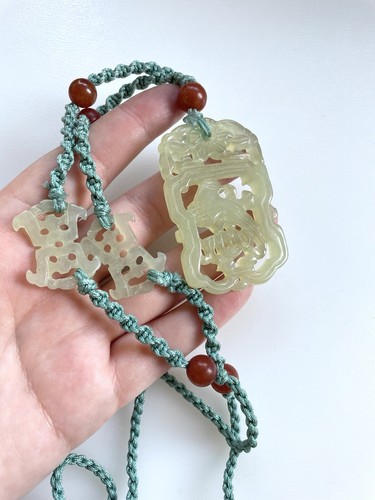 Vintage Estate Chinese Oriental Translucent White Jade Carved Bird Necklace - Picture 2 of 3