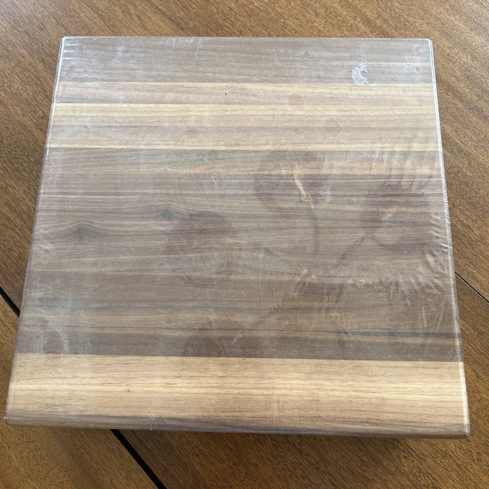Tabla de cortar grano borde madera nogal John Boos Block WAL-9SS 9x9x1,5" con pies Foto 3 de 4