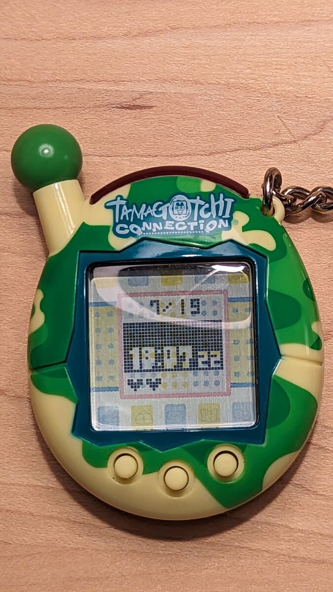 Vintage Y2K 2004 Tamagotchi Connection 80107 Bandai Wiz Vintage Y2K 2004 Tamagotchi Connection 80107 Bandai Wiz
