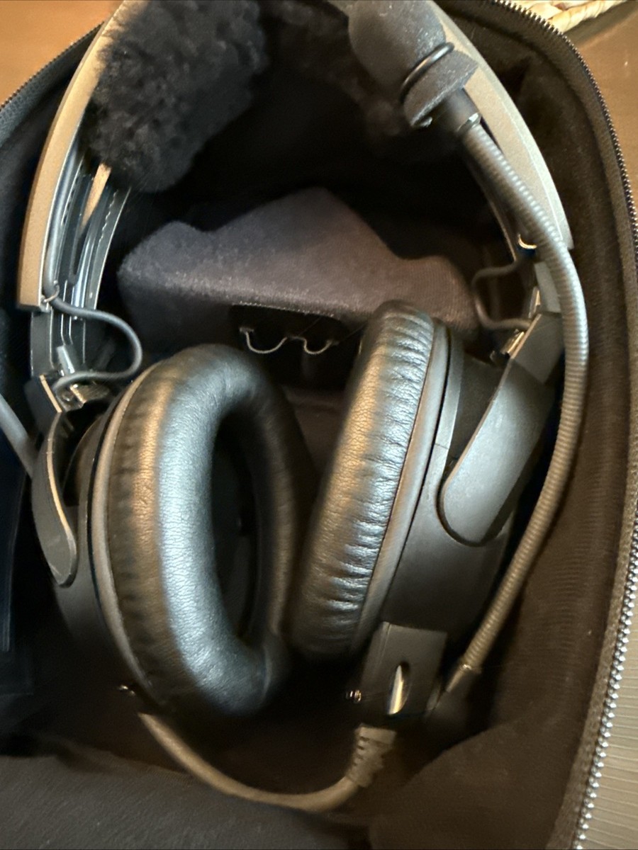 MINT Bose A20 Aviation Headset with U174 Cable and NO