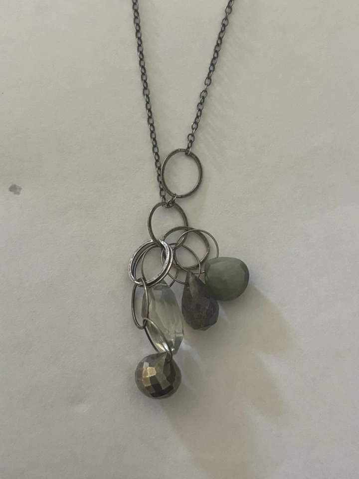 Collar de plata esterlina de diseñador hecho a mano Mashka con detalles de piedra Foto 3 de 4