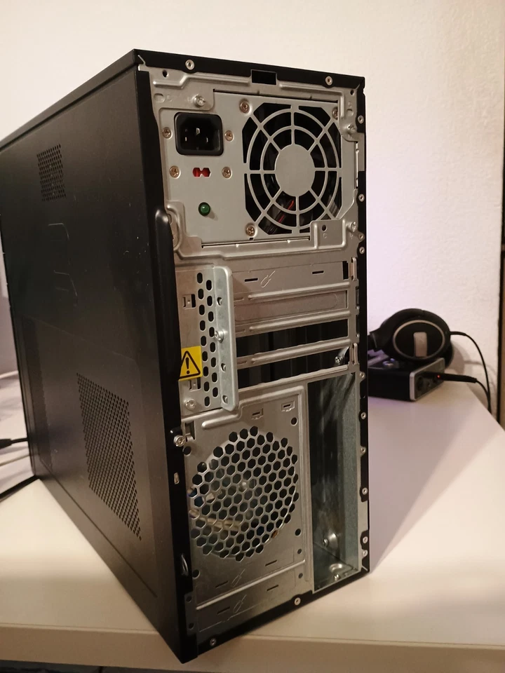 Estuche para computadora de escritorio mATX con fuente de alimentación de 250 W y unidad óptica Foto 2 de 3