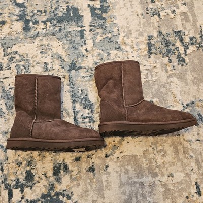UGG Classic Short Boots Burgundy Women Size 9 New Without Box Authentic NEW
