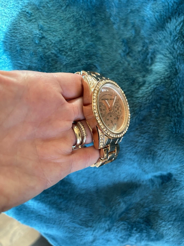 Michael Kors Reloj de Pulsera Hombre’s o Mujer’s con Pedrería. Necesita batería Foto 4 de 4