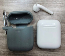 APPLE AIRPODS 1ST GEN WIRELESS EARBUDS  CHARGING CASE MISSING RIGHT SIDE T22