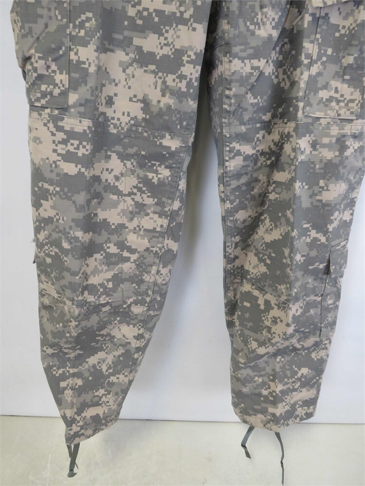 LOT Military Issue Fatigues 2 Shirts Medium/Regular 4 Pants Waist