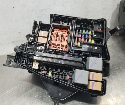 2020-2023 Hyundai Sonata Engine Fuse Box Relay Module FWD Assembly OEM