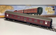 Hornby R4175B Harry Potter Hogwarts Express Composite Coach 99718 - OO Gauge