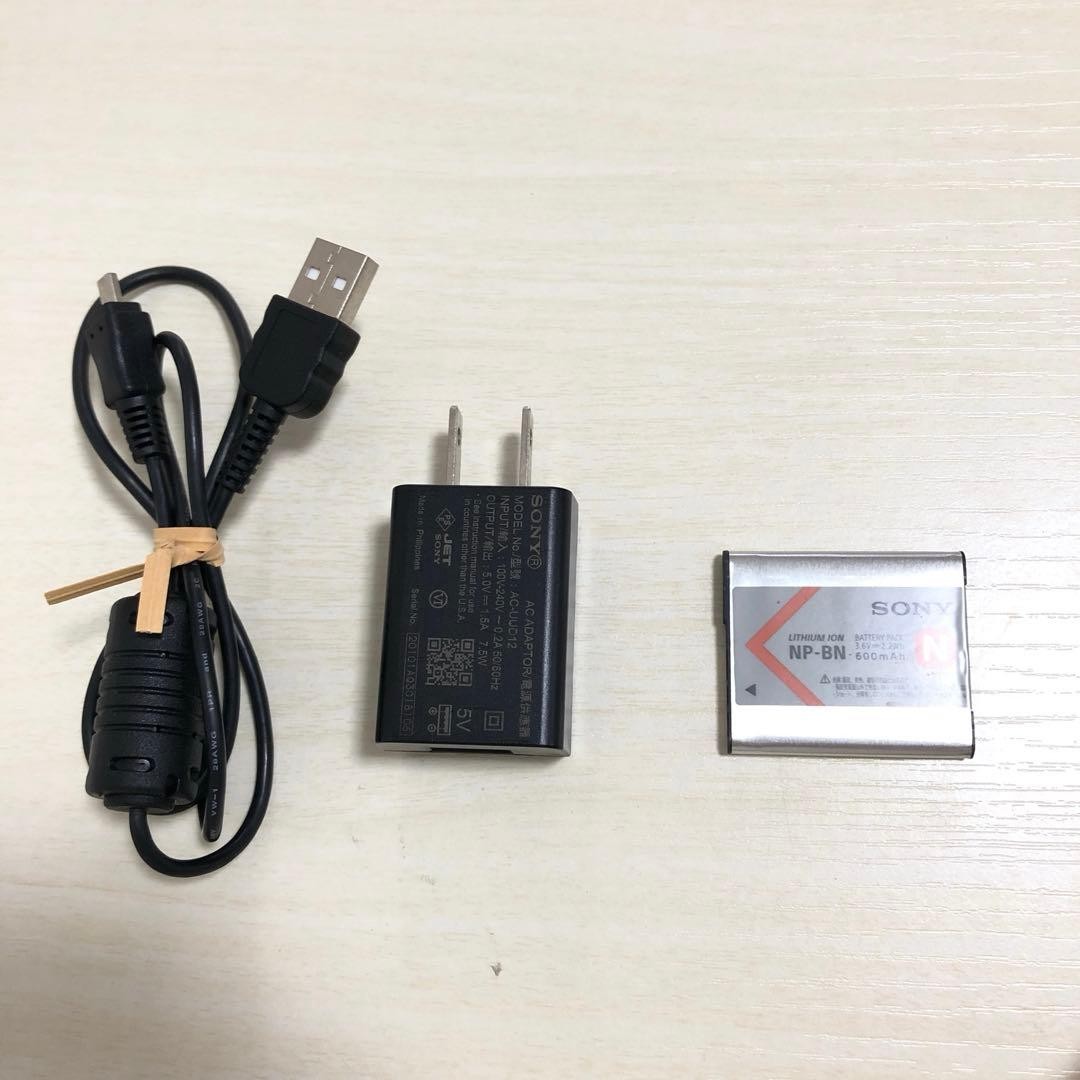 SONY Cyber-Shot DSC-W830 Camera 20.1MP Silver w Battery Charger