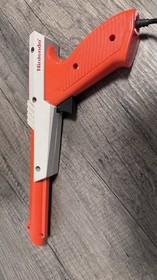 Original 1985 Orange Nintendo NES Zapper Duck Hunt Gun NES-005 OEM Light Gun