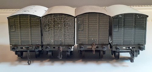 PRE WAR BASSETT LOWKE O GAUGE - RAKE OF 4 12 TON GOODS VANS 13897 N.E. - GREEN - Picture 6 of 13