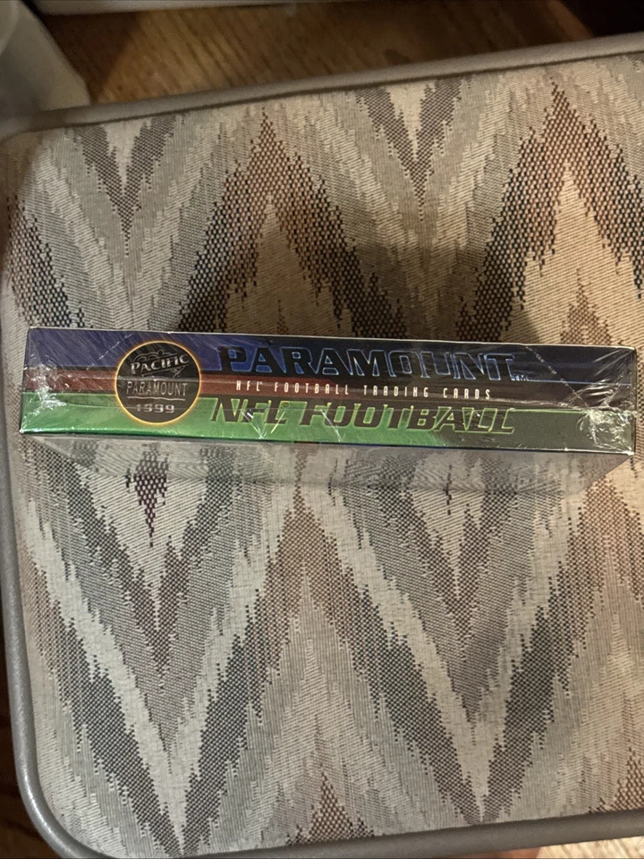 1999 Pacific Paramount Football Sealed Box - 10 Packs Plus One Bonus Pack - Image 3 of 4