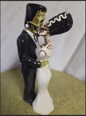 YTC Summit Collection Zombie Resin  Frank and Bride Kissing Collectible Figurine