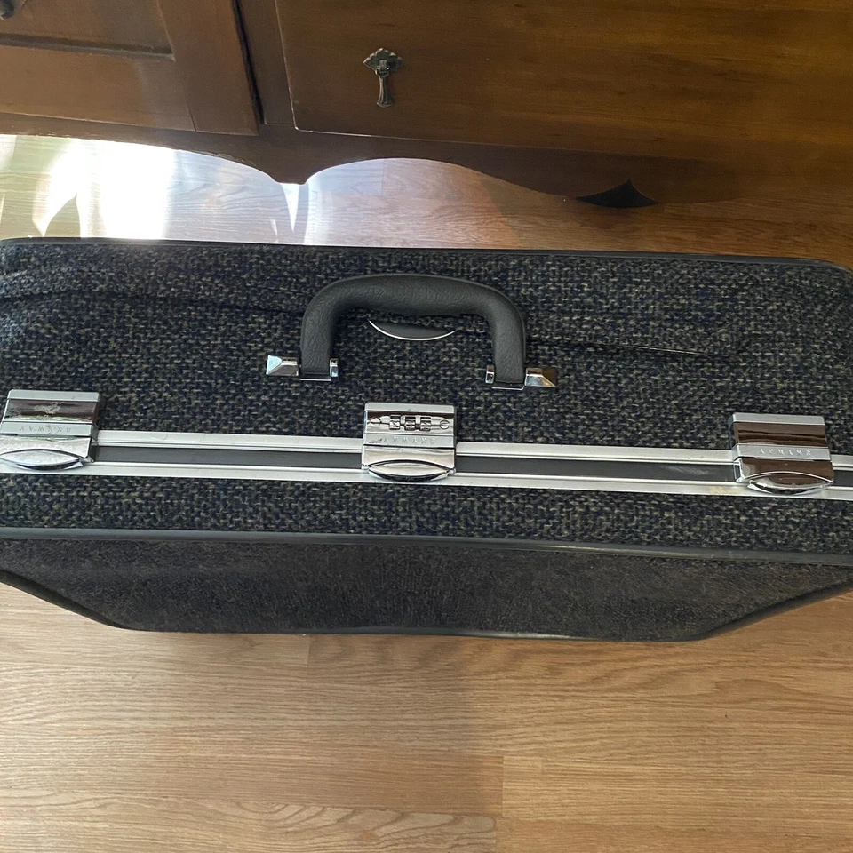 Vintage Retro Skyway Luggage Gray Tweed Wheeled Suitcase Leash with Original Box - Image 2 of 4