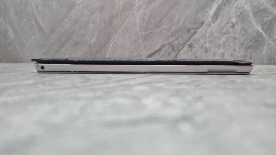 Microsoft Surface PRO 5th gen 1796 12"Tablet i7-7300U 8GBRAM 256GBSSD QHD Touch - Image 3 of 4