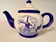 DELFT WINDMILL TEA POT HOLLAND 1990'S BLUE WHITE HAND PAINTED 6"H EH 98.10711