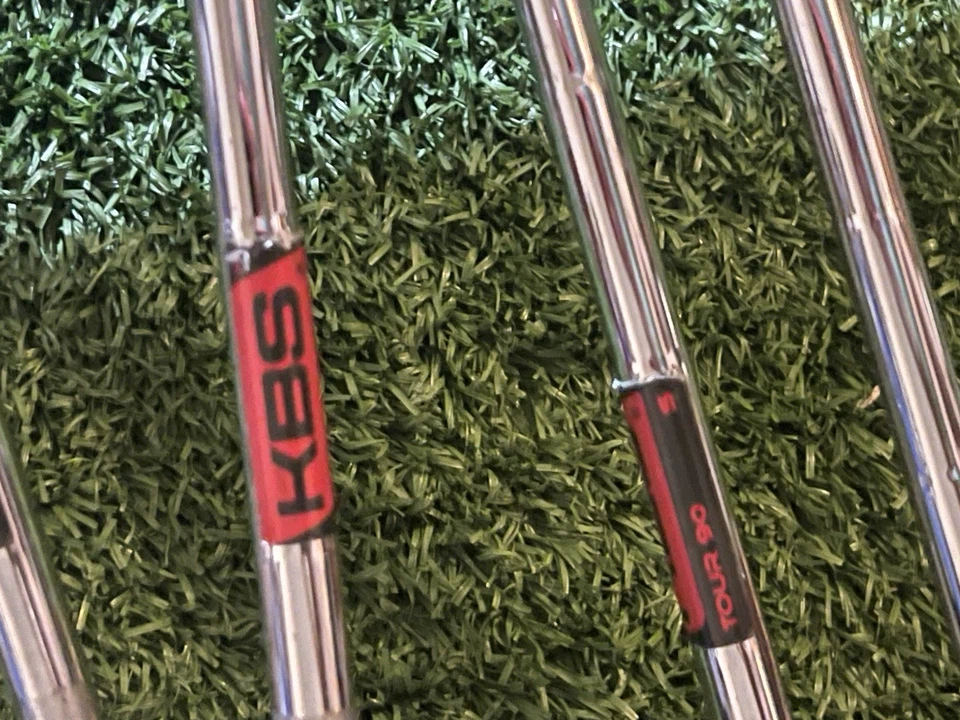 Tour Edge Hot Launch 3 Hierros 6-SW Diestro Acero Rígido + Tour Edge putter Foto 4 de 4