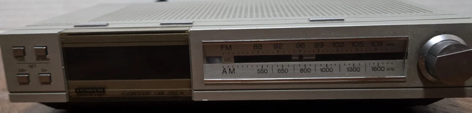 Vintage Magnavox D-3210-FTD AM/FM Radio Alarm Clock Tested Excellent Condition  - Image 3 of 4