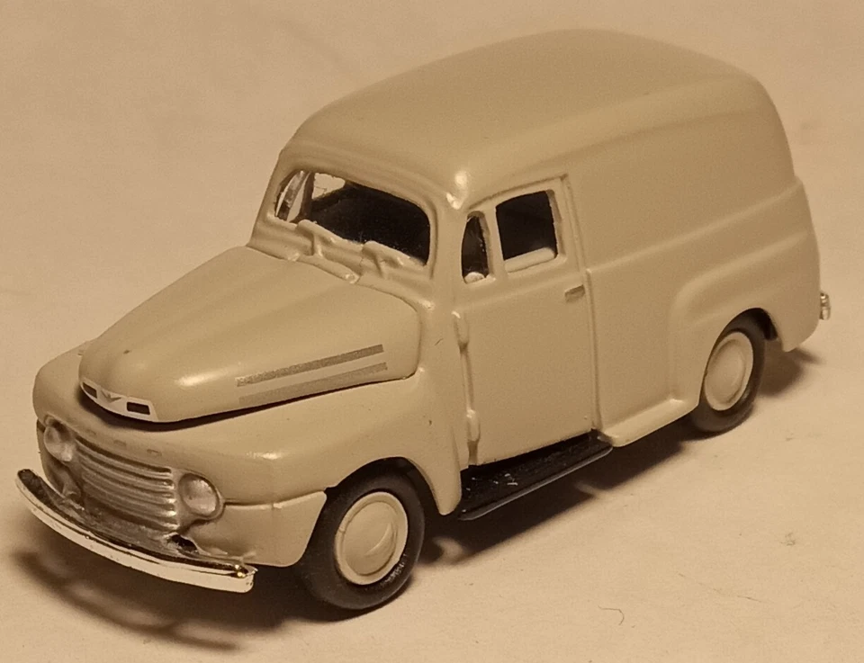 Camión con panel de entrega Ford F-1 1948 CMW Mini metales # 30144A gris abedul sin dec. HO Foto 2 de 3