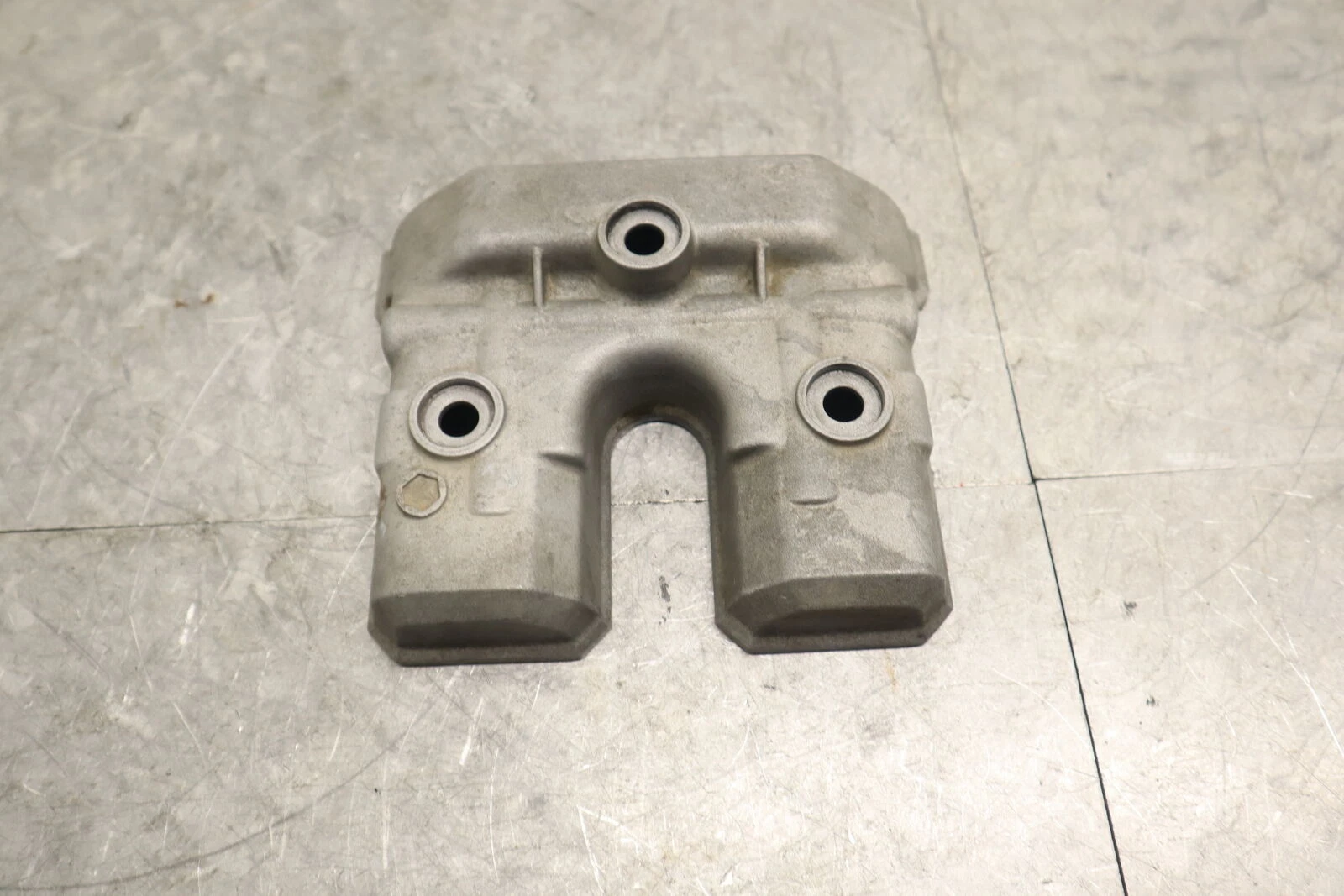 94 KAWASAKI KLX250 ENGINE MOTOR CYLINDER VALVE HEAD COVER 14090-1477