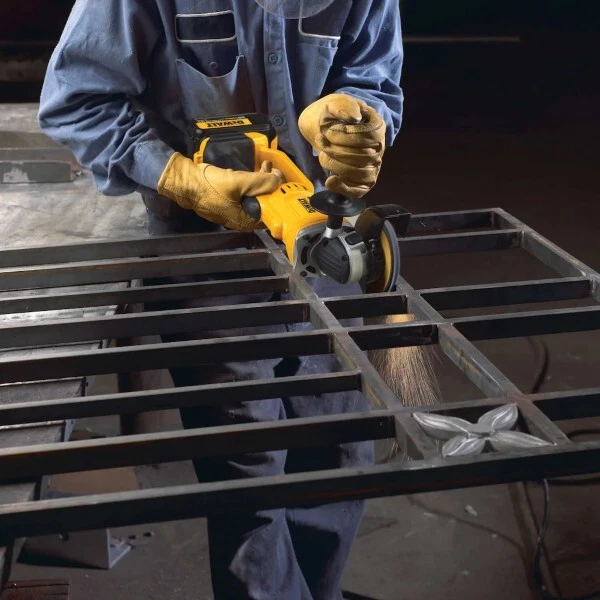 DEWALT CANADA 20V MAX Cordless Combo 10-Tool KIT - Image 4 of 4