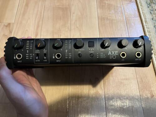 IK Multimedia AXE I/O Guitar Premium Audio Interface Z tone Impedance 2 in 5 out - Picture 2 of 4