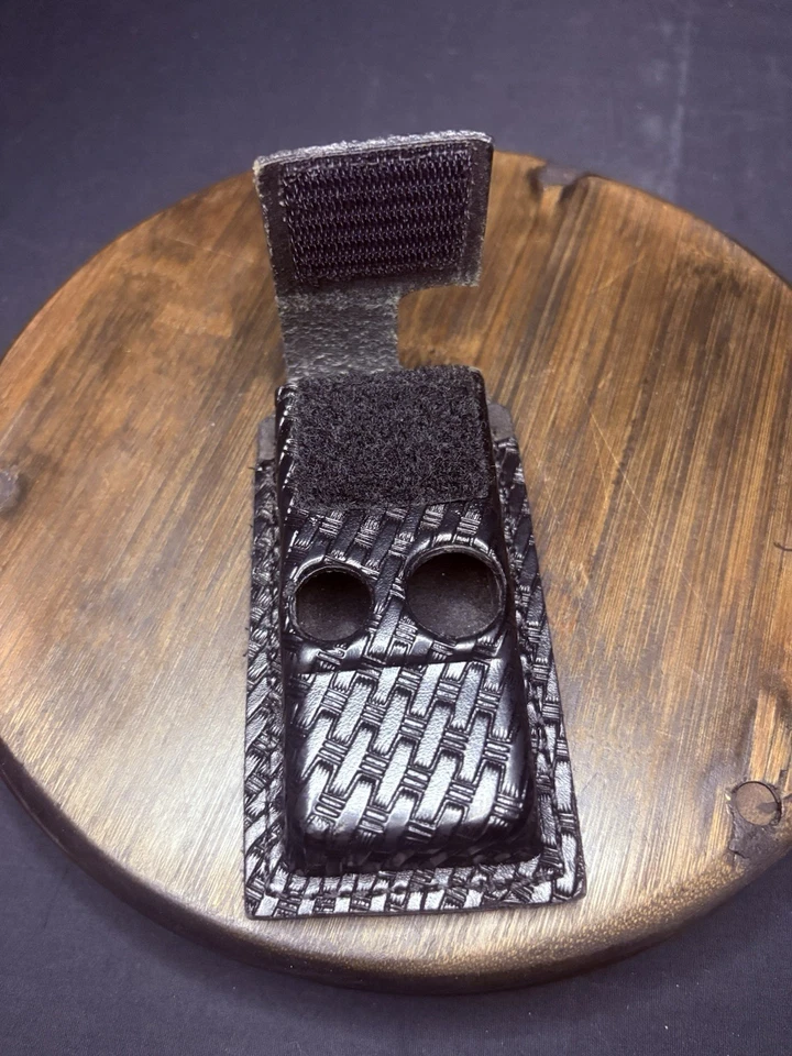 Funda de cuero Olympus Puma 4 negra con canasta tejida de cuero Foto 4 de 4