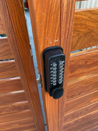 Aluminum Double Swing Gates - CUSTOM Sizes - Slats Alloy Merbau Timber-Look - Picture 4 of 16