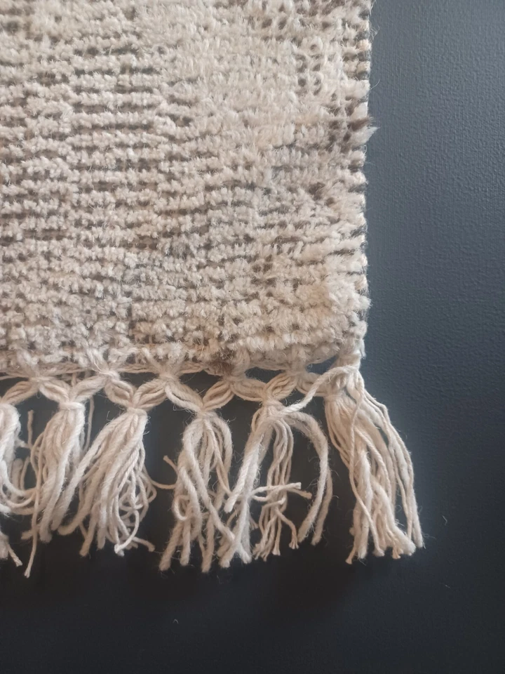 POTTERY BARN Handmade Dunn Tufted India Rug with Fringes 19" x 18" NEW - Image 2 of 4