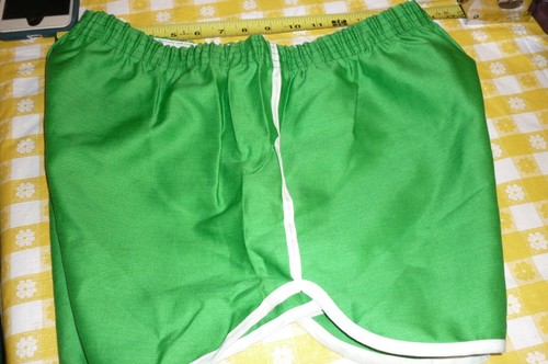 VINTAGE 70ER SHORTS X-LARGE FITNESSSTUDIO SPORTLÄUFER GRÜN MIT WEISSEM STREIFEN USA - Bild 4 von 6