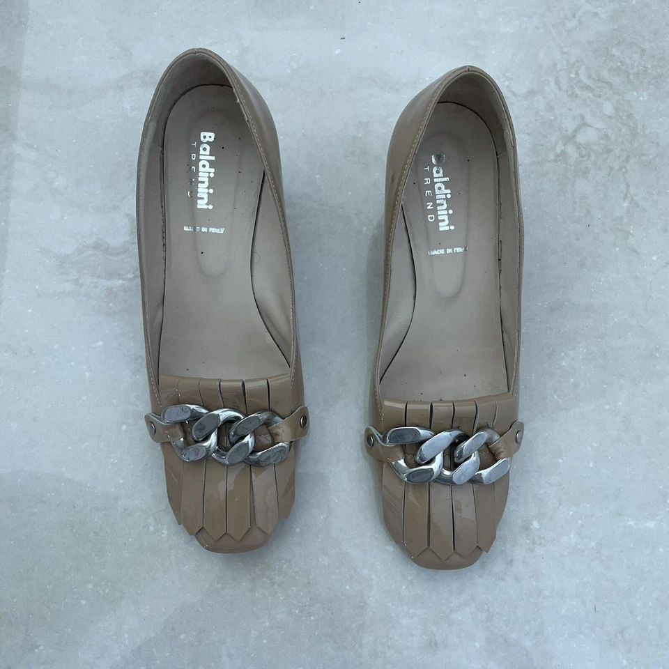 Baldinini Italy Womens Beige Patent Leather Metal Chain Shoes Size 38 - Image 2 of 4