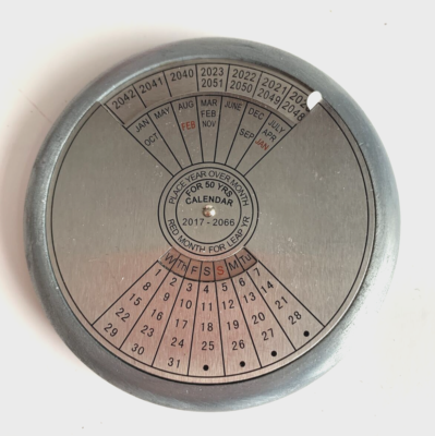 50年カレンダー（2017-2066） ブロンズ・大理石製50年カレンダー（2017