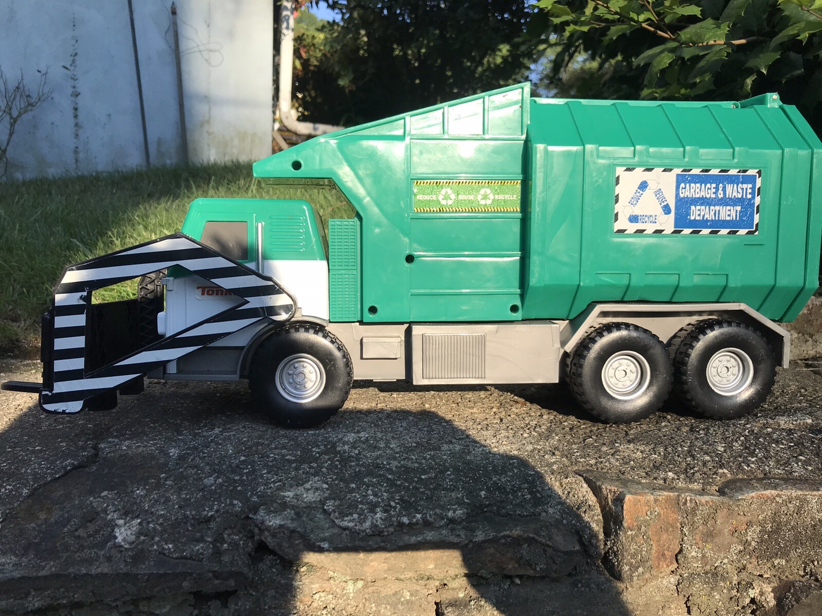 tonka garbage and waste department truck