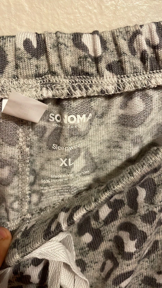 Conjunto de pijama estampado animal XL botón superior 23” parte inferior P2P 36” cintura elástica original $42 Foto 3 de 4