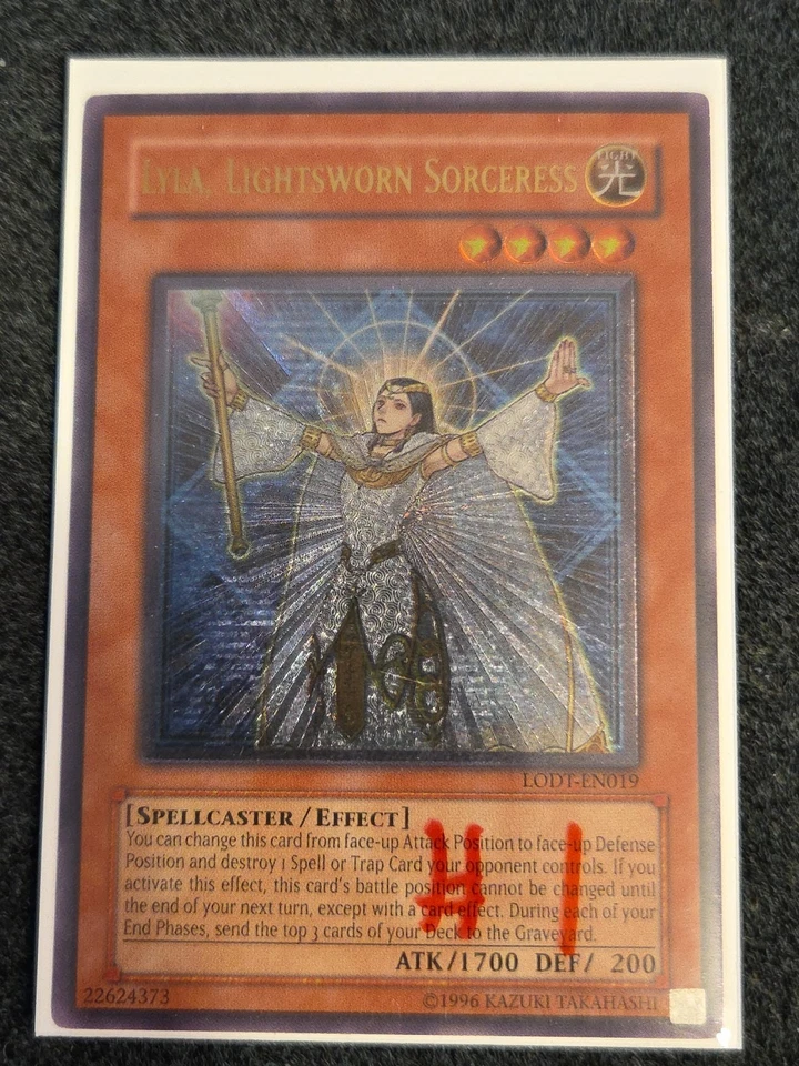 *Misprint* Lyla, Lightsworn Sorceress - LODT-EN019 - Ultimate Rare Crimped - Image 3 of 3