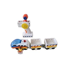 GEOTRAX GRAND CENTRAL STATION WHITE FASTEST TEAM AERO & ERIC 2 Cars Figure works