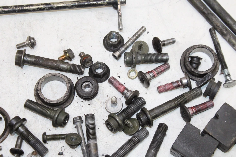 Yamaha YZF R6 2003 OEM pernos de montaje de motor hardware tornillos de motor Foto 4 de 4