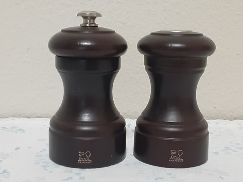 Vintage PEUGEOT Salt Shaker Pepper Mill Grinder Set Dark Wood Grain 3.5” Wooden