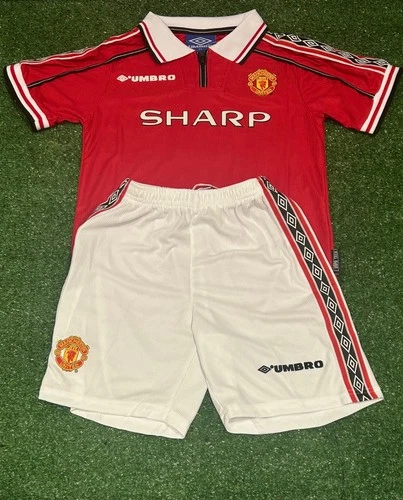 MANCHESTER UNITED 1998/99 TREBLE WINNERS HOME RETRO SHIRT AND SHORTS KIDS SIZES