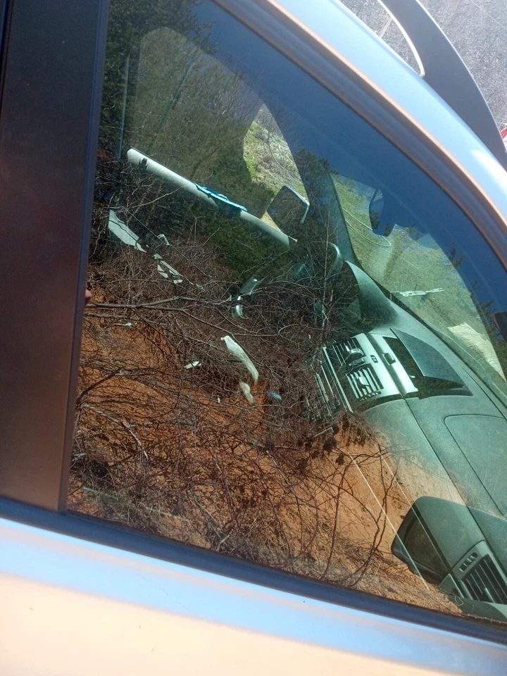 04-10 BMW x3 Passengerside Doorglass 2004-2010 - Image 3 of 4