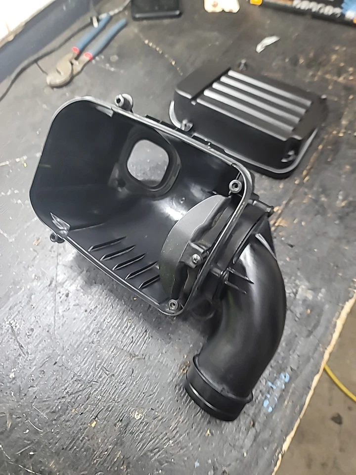 2015 volkswagen jetta se sedan Air Box Assembly OEM (##50) - Image 3 of 4