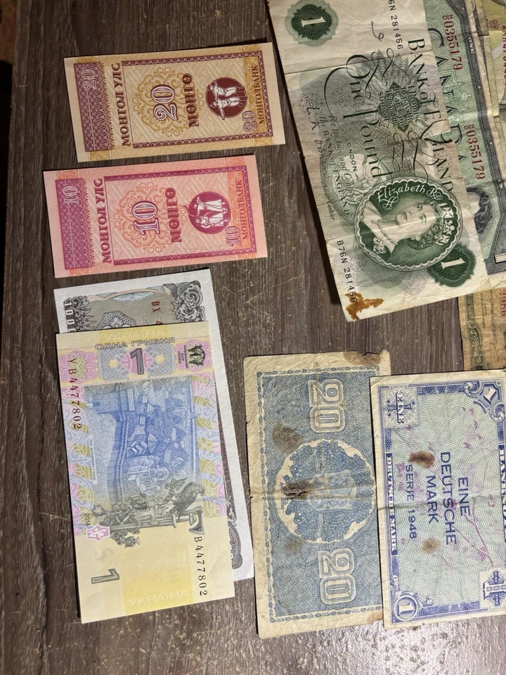 Lote de moneda internacional aleatoria. Algunos viejos otros nuevos. No estoy seguro de lo que hay. Foto 4 de 4