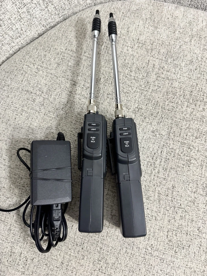 Set of Two Realistic TRC-226 5-Watt 40-Channel Portable WT/CB/Transceiver - Image 3 of 4